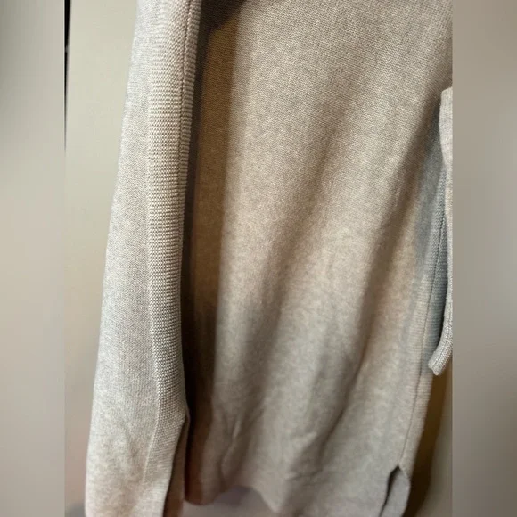 Minimal tunic length sweater - Picture 4 of 12